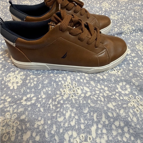 Nautica Boy’s Brown Lace-Up Sneakers - Picture 3 of 7